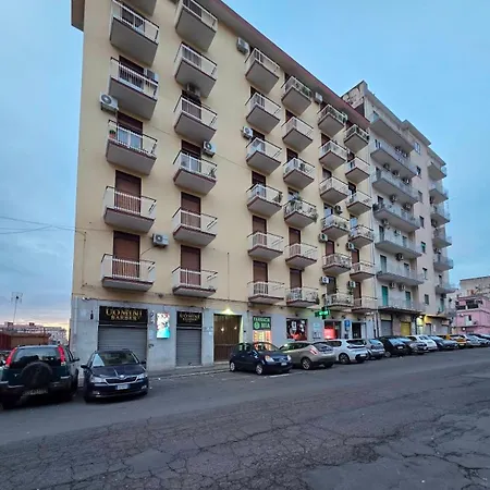 La Via Di Mezzo 2 קטאניה